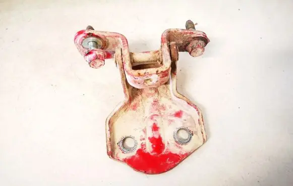 Hyundai Lantra I Rear door lower hinge