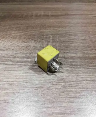 Renault Trafic II (X83) Other relay 20241043 YELLOW