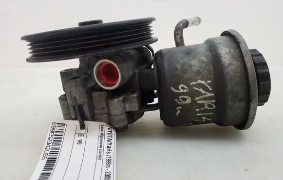 Toyota Yaris Power steering pump