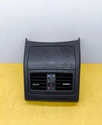 Rear air vent grill