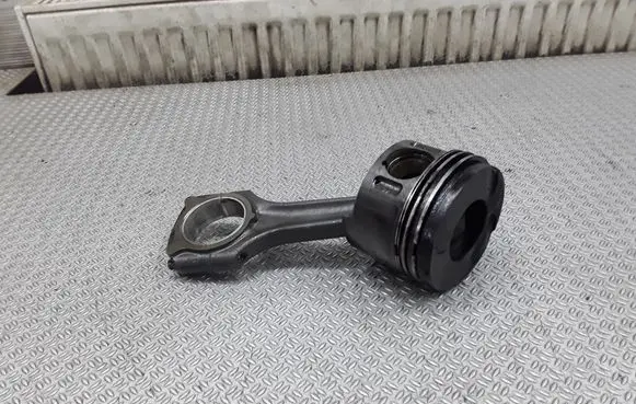 Mercedes-Benz ML W163 Piston with connecting rod