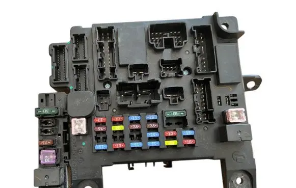 Mitsubishi Lancer Evolution X Fuse module 8637A644 4971001924 528001F01