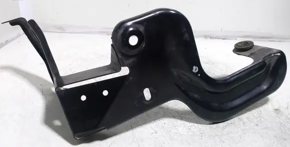 Audi A6 S6 C6 4F Intercooler pipe mounting bracket 4F0145814