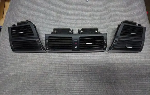 BMW X5 E70 Dash center air vent grill