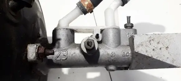 Nissan Almera Tino Master brake cylinder 22453279