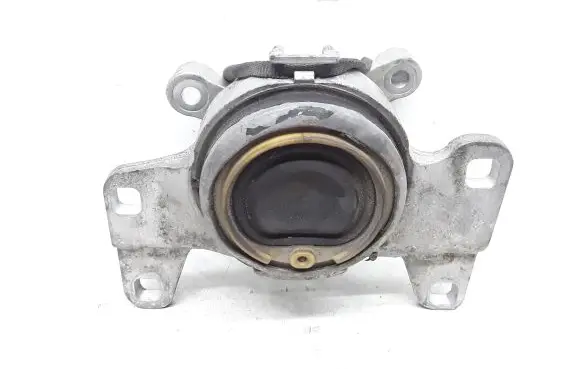 Volvo V40 Engine mount bracket