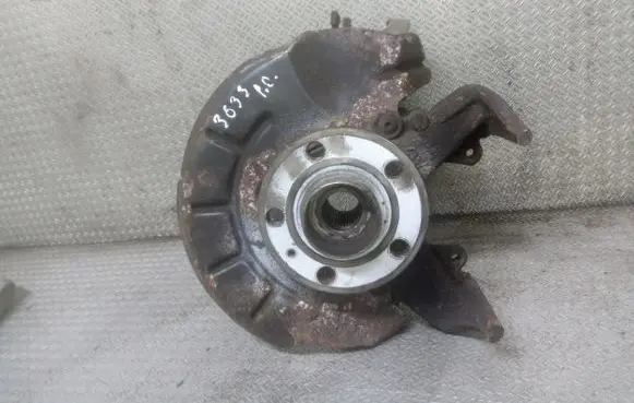 Volkswagen Polo IV 9N3 Front wheel hub spindle knuckle