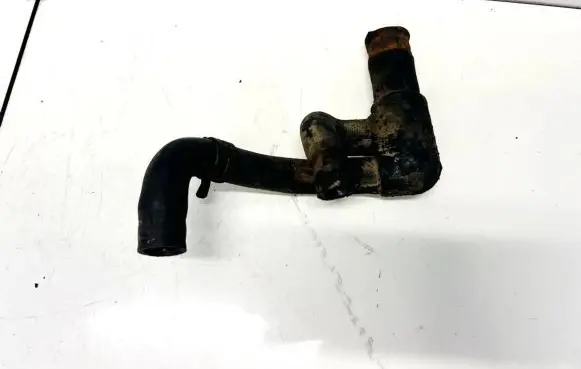 Volkswagen PASSAT B4 Engine coolant pipe/hose