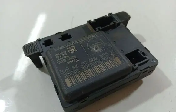 Mercedes-Benz Sprinter W906 Door control unit/module A9068203926