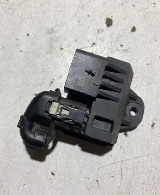 BMW 3 F30 F35 F31 Glow plug pre-heat relay 857008702 0522120103