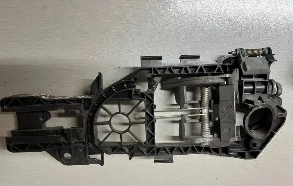 Rear door exterior handle/bracket