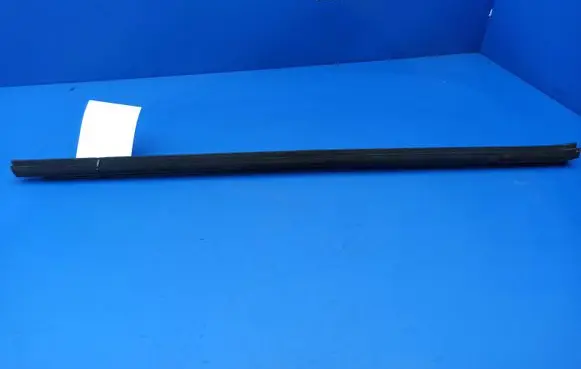 Mercedes-Benz S W140 Rubber seal front door window/glass 
