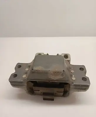 Skoda Yeti (5L) Engine mount bracket NOCODE