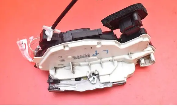 Seat Toledo I (1L) Front door lock 5E1837015C