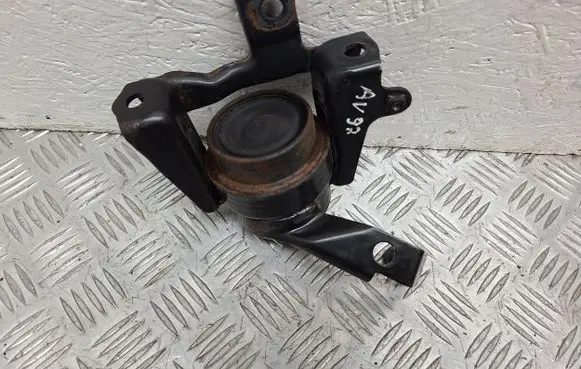 Toyota Avensis T250 Engine mount bracket 123050R010