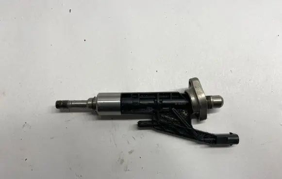 BMW 1 F20 F21 Fuel injector 7639990 0261500484