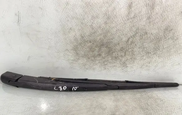 Rear wiper blade arm