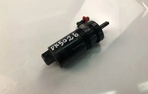 Volvo V70 Windscreen/windshield washer pump 1013229