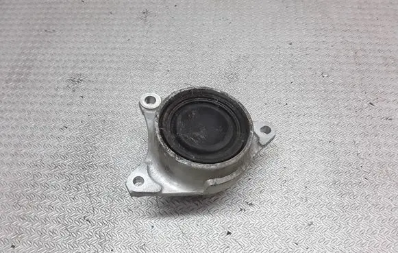 Honda CR-V Engine mount bracket