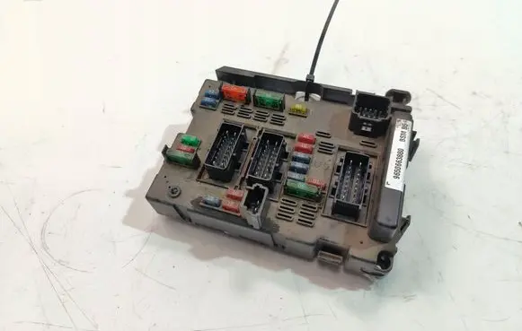 Peugeot 307 Relay mounting block 9650663880
