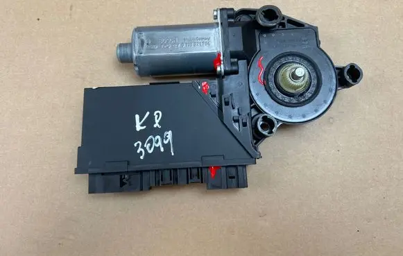 Porsche Cayenne (9PA) Front door window regulator motor 7L0959701G