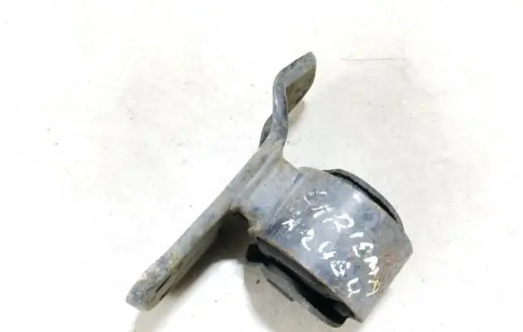 Mitsubishi Carisma Engine mount bracket