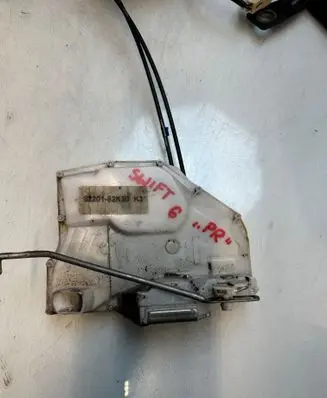Suzuki Swift I Front door lock 82201-62k30