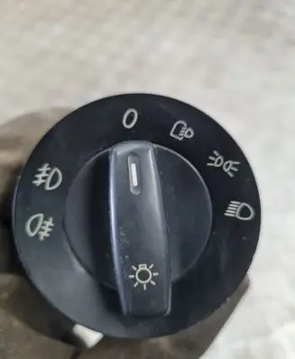 Volkswagen PASSAT B6 Light switch