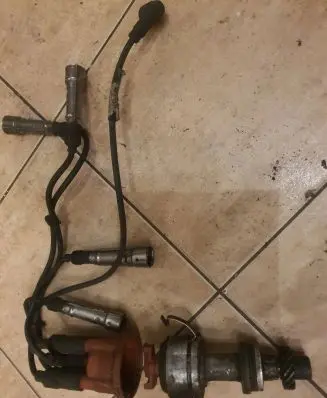 Volkswagen Transporter - Caravelle T4 Spark distributor 0237520040 037905205C Z415