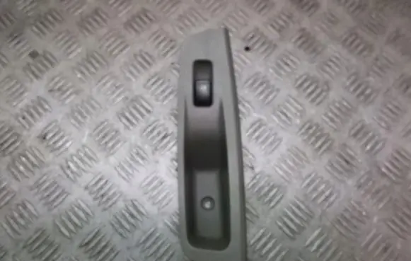 Chevrolet Lacetti Quarter vent window switch 