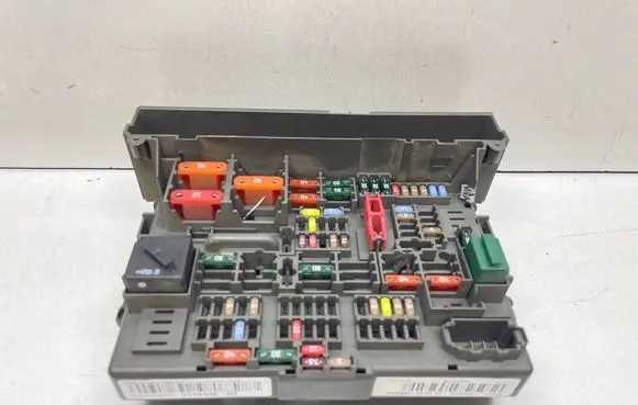 BMW 3 E90 E91 Fuse module 106887