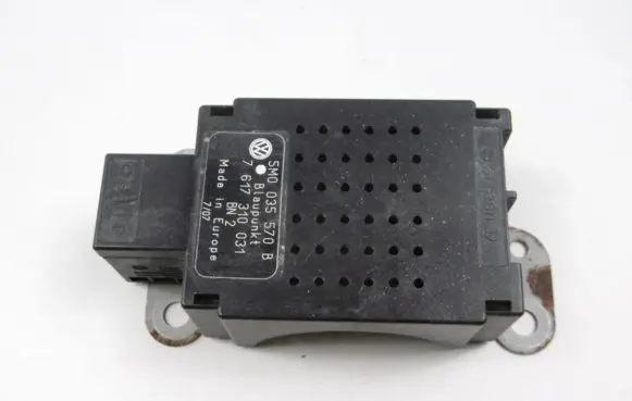 Volkswagen Golf V Other relay 5M0035570B
