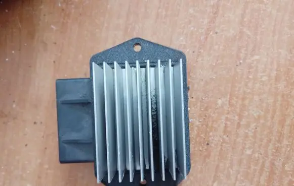 Toyota Land Cruiser (J120) Heater blower fan relay 4995002121