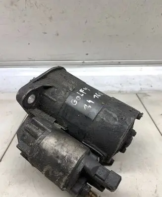 Volkswagen Golf IV Starter motor 020911023S