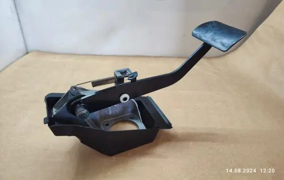 Mercedes-Benz S W221 Brake pedal