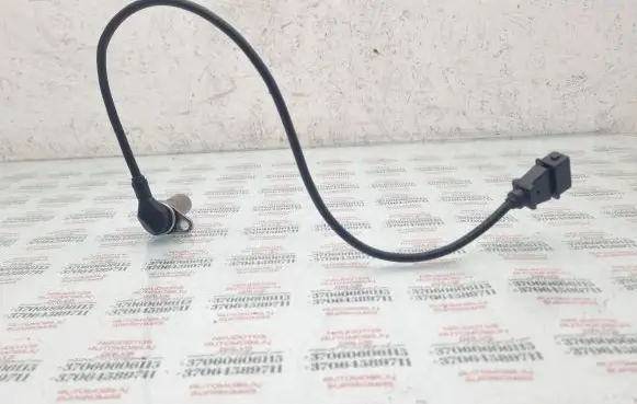 Volkswagen PASSAT B5 Crankshaft position sensor 028907319B