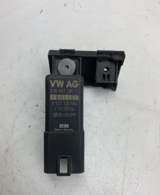 Audi A3 S3 A3 Sportback 8P Glow plug pre-heat relay 038907281D
