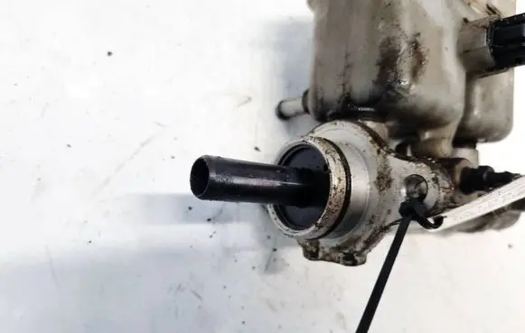 Hyundai i30 Master brake cylinder 