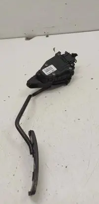 Accelerator throttle pedal