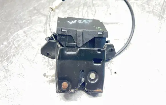 Loading door lock
