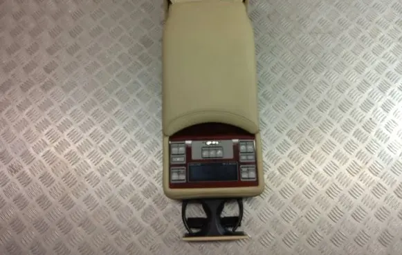 Lexus LS 460 - 600H Rear seat armrest 