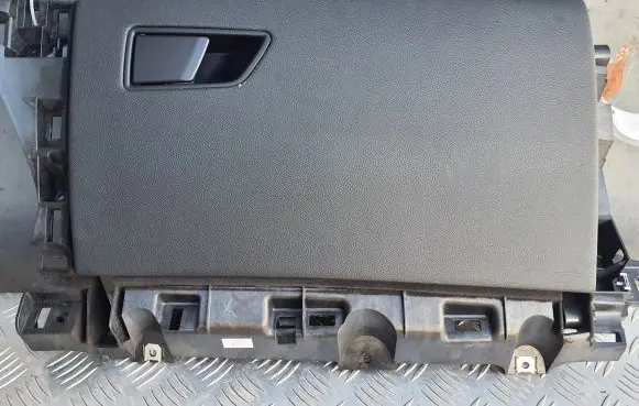 Maserati Levante Glove box 670043149