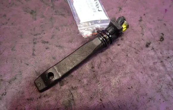 Opel Vectra C Fuel injector 