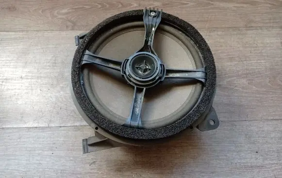 Volvo S60 Parcel shelf speaker 8633574