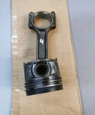 Nissan Qashqai Piston with connecting rod 7657