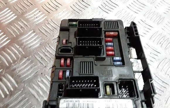 Citroen Berlingo Fuse module U118470002J 965061858000