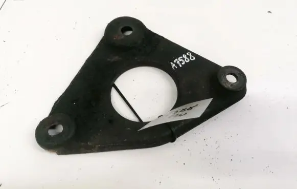 Engine mounting bracket