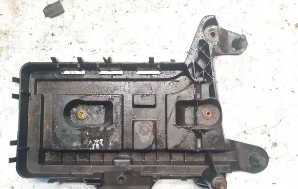 Skoda Octavia Mk2 (1Z) Battery box tray 1k0915333c