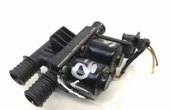 BMW 5 E60 E61 Coolant heater control valve 6931708 64116931708