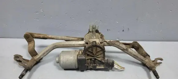 Front wiper linkage and motor